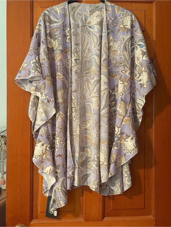 Justin & Taylor Other - Justin & Taylor Lavender Floral Paisley Kimono